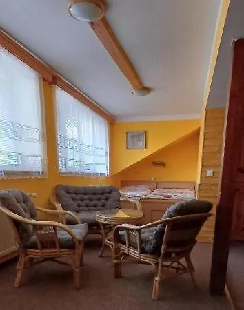 - Restaurace Na Vysince Гостевой дом Турнов