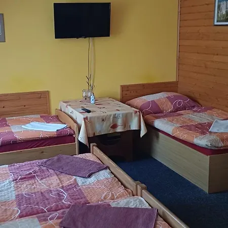 - Restaurace Na Vysince Гостевой дом Турнов