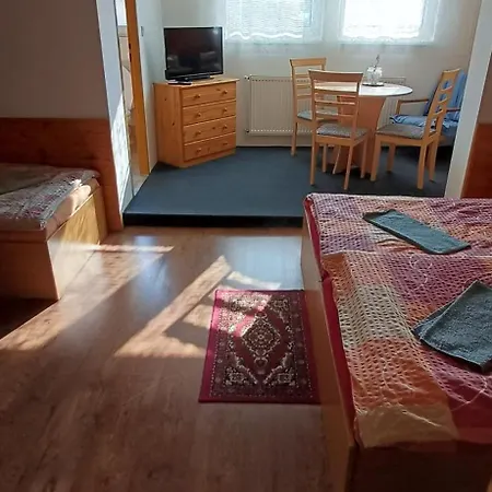 - Restaurace Na Vysince 3* Турнов
